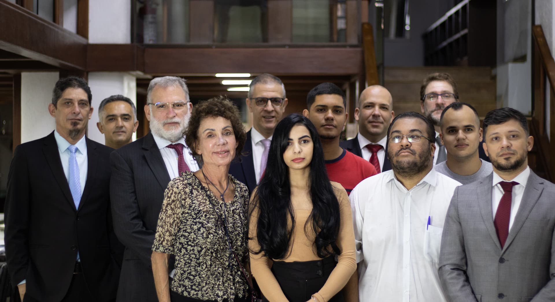 Equipe da Advocacia Cortona e Ranieri reunida no escritório